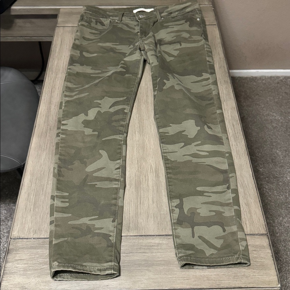 Levi’s 711 Skinny Camo Size 28